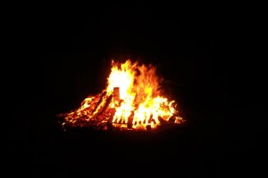 Set off fireworks at the top of the mountain