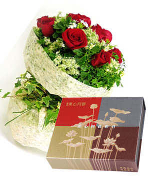 MoonCakes 9 red roses